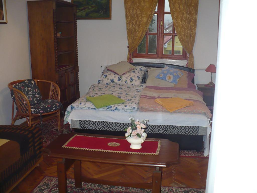 Kitty Apartman Διαμέρισμα Μίσκολτς Δωμάτιο φωτογραφία